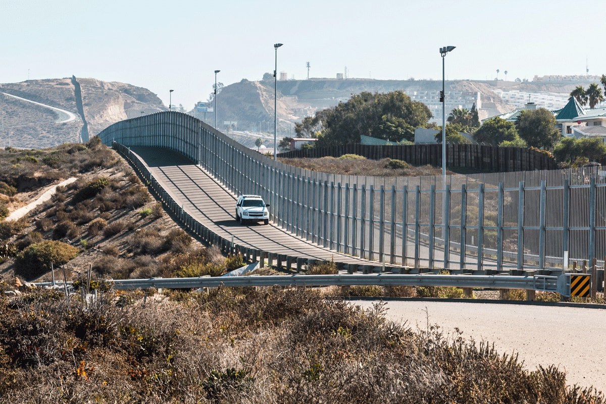 Border Web Feature