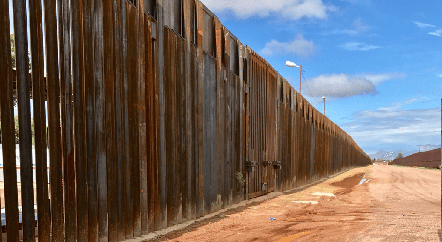 Muro_de_la_verguenza_cropped