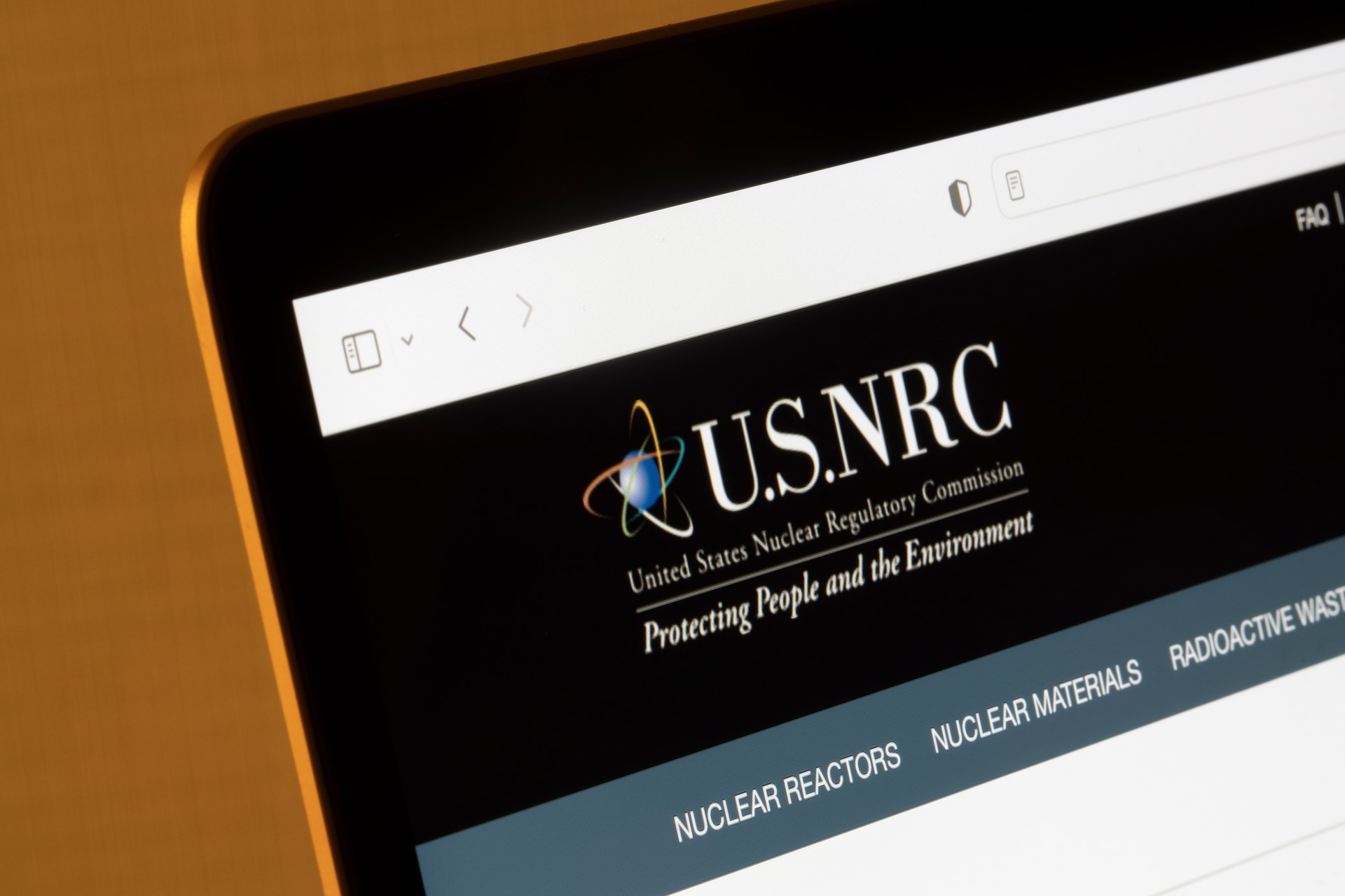 Shutterstock 2421902459