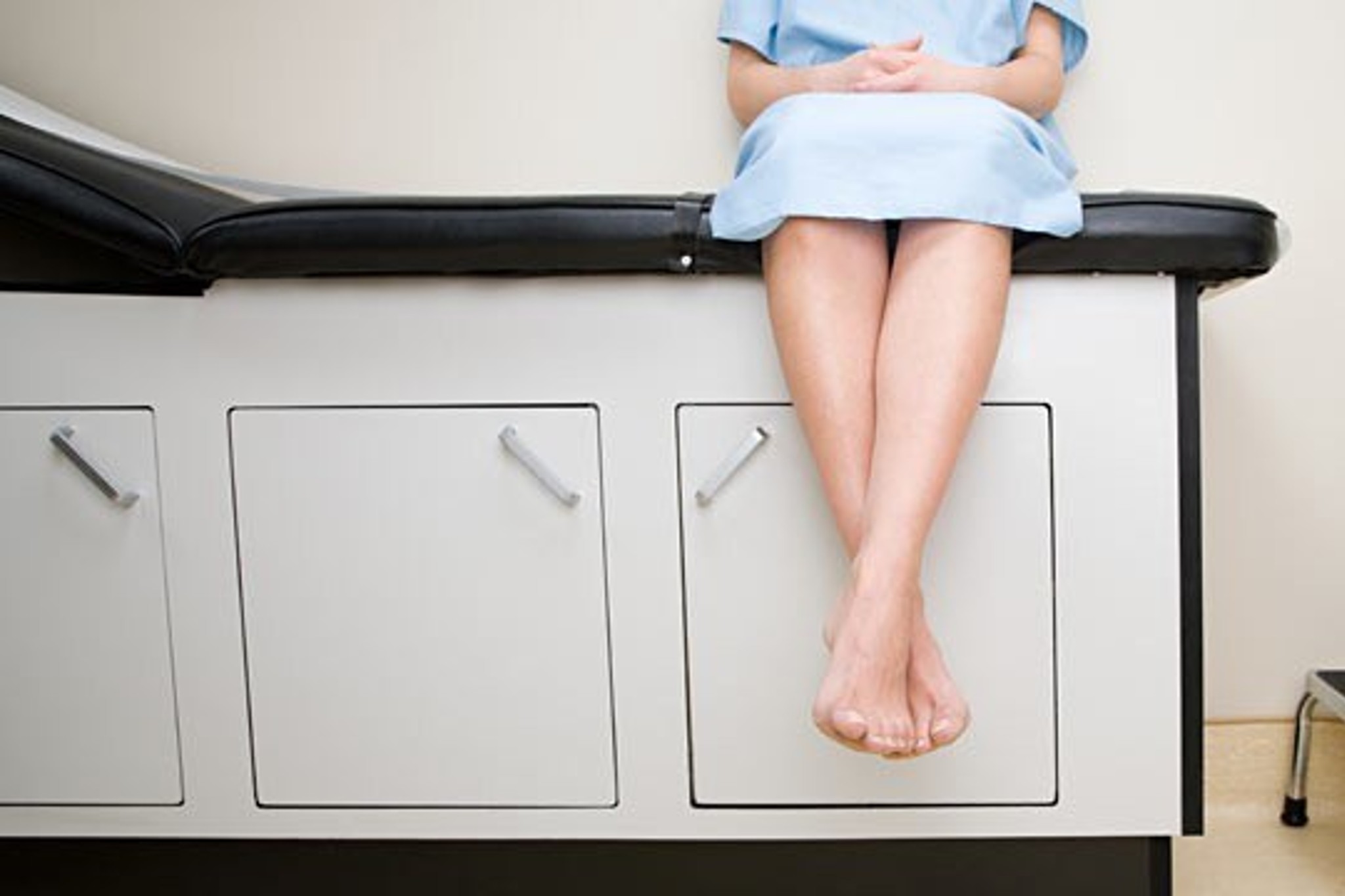 Gty Woman At Doctors Office Thg 120118 Wg