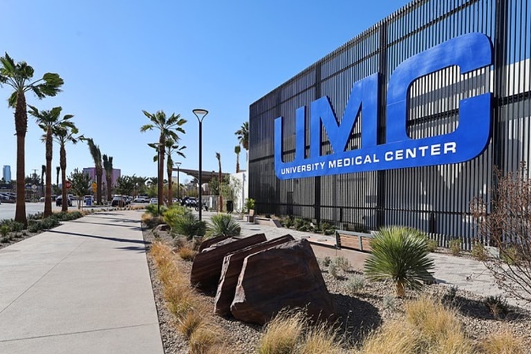 0206 sun UMC Burn Center Open House02 t650