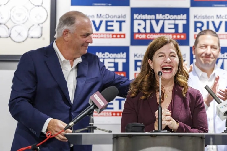 108052535 1729794983706 AP24220175835471