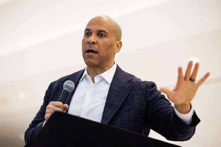 260406 cory booker mn 1555 5e3797