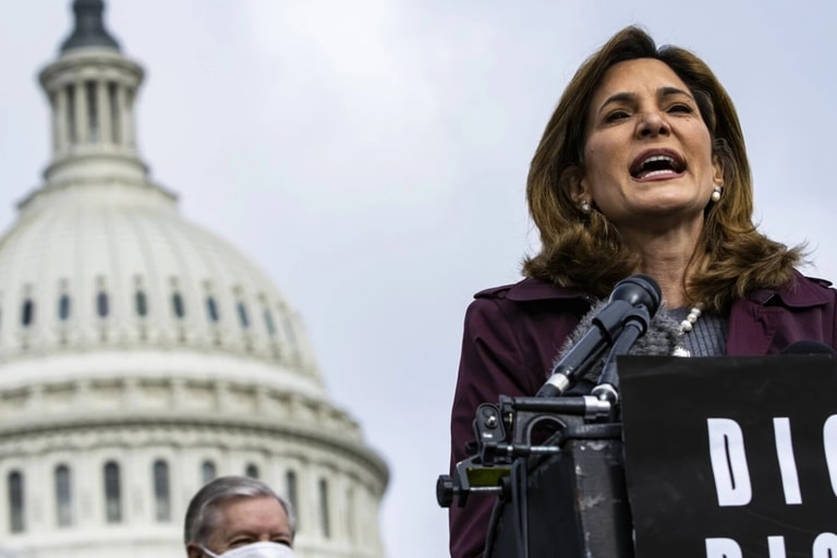 960 2480 COVER 8450f2c24e6d94b8aa9c41232c13salazar