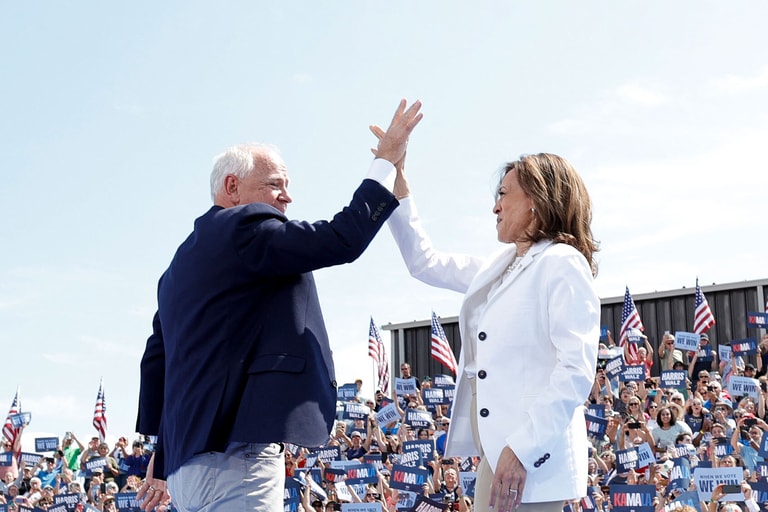 Tim walz kamala harris 2165247168