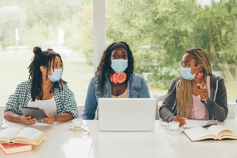 Header onesemesterlater