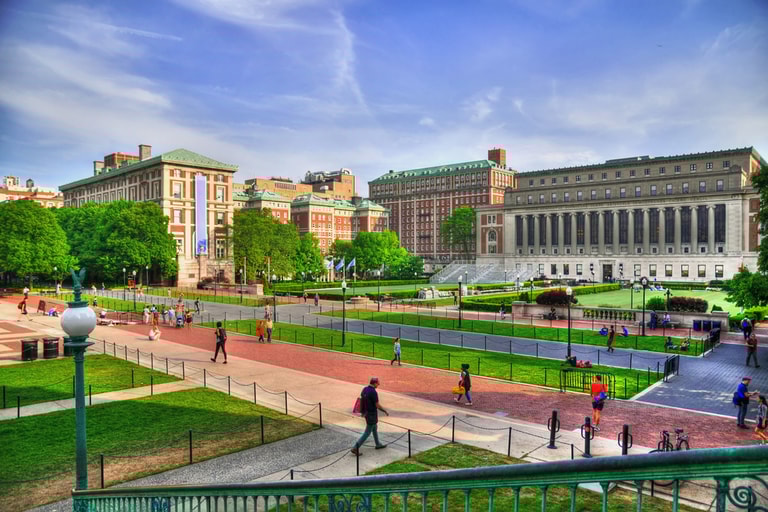 Shutterstock 431117248