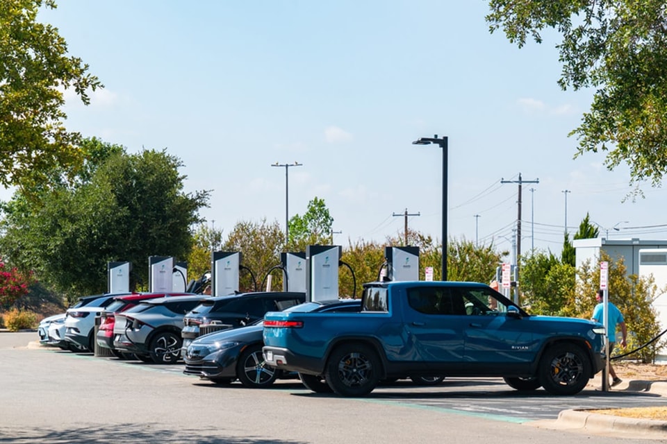 HG shutterstock 2358062097 1 25x