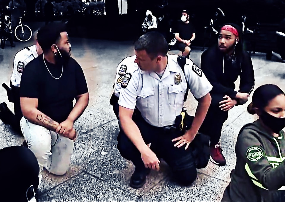 Take a knee protesters urged columbus pd to kneel with them t20 E0 Ppp1